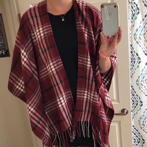 Adorable poncho/shrug